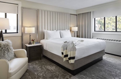 Capitol Hill Hotel | Chic Suite Stay w/Gym, & Parking! Close to Landmarks, Museums & Cultural Icons!