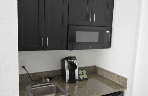 Capitol Hill Hotel | Chic Suite Stay w/Gym, & Parking! Close to Landmarks, Museums & Cultural Icons!