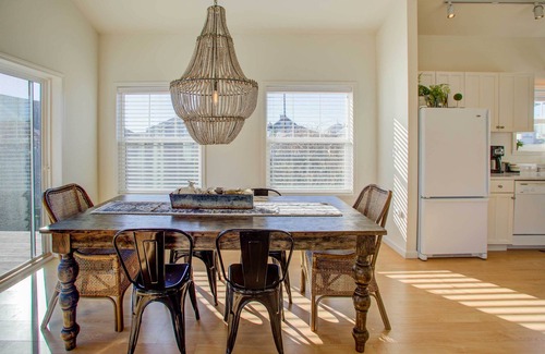Pacific Beach Cottage | Chic 'Summer House Cottage' Walk to Ocean!