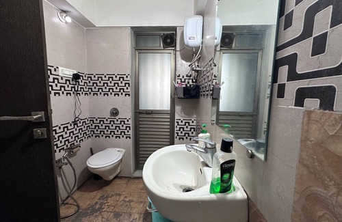 Jogeshwari West Apartment | Chic tower in enjoyable higher floor Mumbai view with fitness room, AC