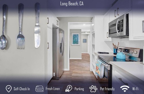 Circle Area House | Chic Townhome Private Pool Sleeps 8+