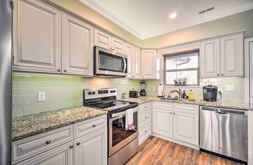 Townsend Condo | Chic Townsend Condo w/Saltwater Pool!