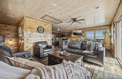Sevierville House | Chic Treehouse Cabin with View