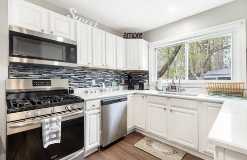 Royal Oak House | Chic & Updated Retreat Near DT Royal Oak