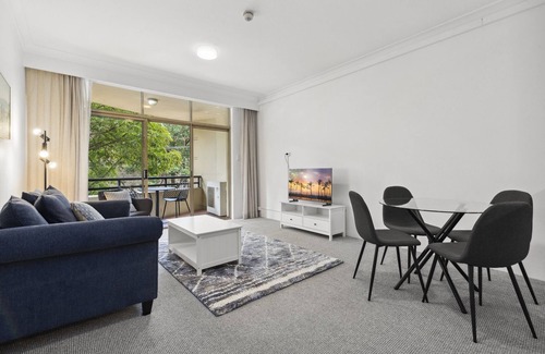 Camperdown Apartment | Chic Urban Escape in Vibrant Camperdown