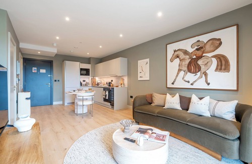 Whittington Apartment | Chic Urban Escape - Studio Apartment, Sleeps 2