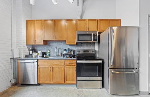 Downtown Cleveland Apartment | Chic Urban Escape, Wi-Fi, Café