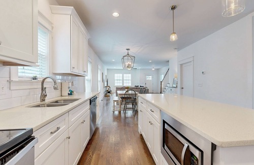 Woodbine Condo | Chic Urban Getaway Brand-New Condo w/Patio, Minutes to Nashville Hot Spots