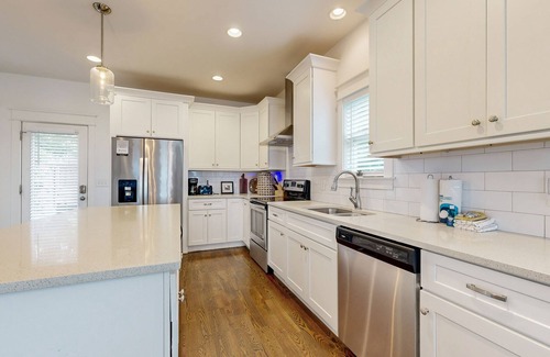 Woodbine Condo | Chic Urban Getaway Brand-New Condo w/Patio, Minutes to Nashville Hot Spots