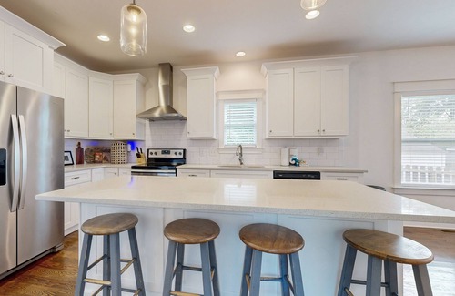 Woodbine Condo | Chic Urban Getaway Brand-New Condo w/Patio, Minutes to Nashville Hot Spots