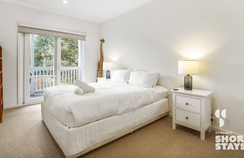 Abbotsford House | Chic Urban Oasis in Richmond