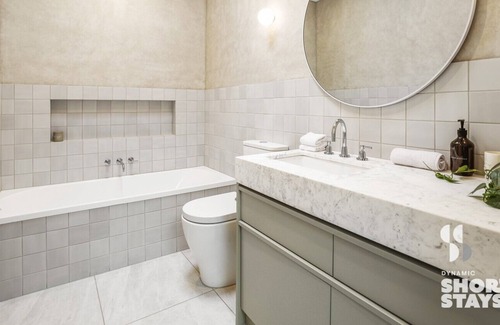 Abbotsford House | Chic Urban Oasis in Richmond