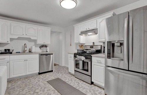 Downtown Historic District House | Chic Urban Oasis: Meets Comfort