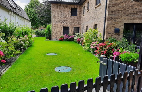 Scholderup Apartment | Chic vacation home, nestled in the beautiful Schleil landscape, equipped with: Baby crib, garden area with play facilities and covered barbecue and smoking area, fly screens and pleated blinds on all windows, flat screen TV, open plan kitchen with.