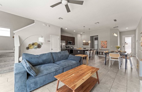 Loughman House | Chic Villa Domani Retreat - 9ppl