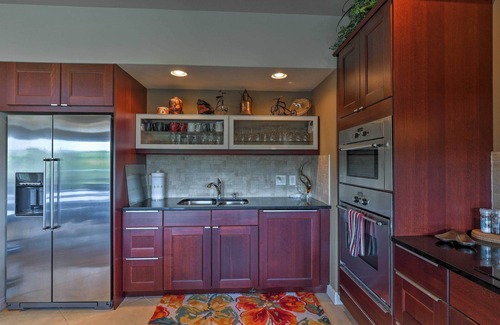 Rob Roy On The Lake House | Chic Villa w/Infinity Pool: 10 Mi to Downtown!