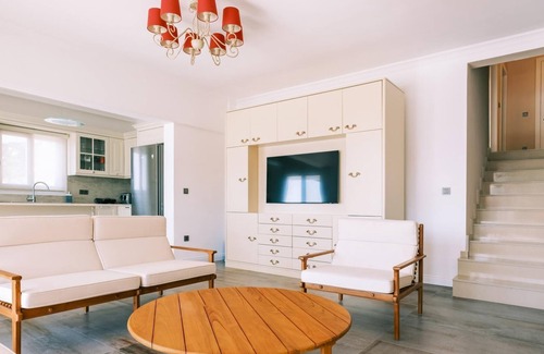 Gundogan Villa | Chic Villa w Patio Pool 3 min to Beach in Bodrum