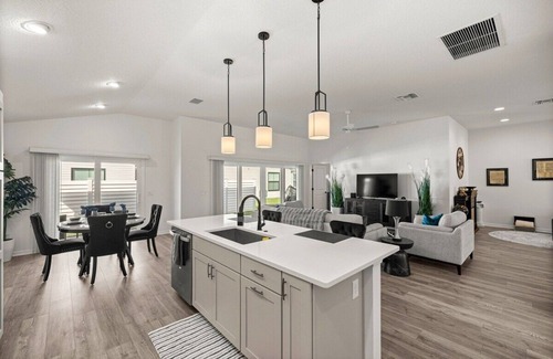 Sumter County House | Chic Villages 3BR | King Suite | Patio & Golf Cart