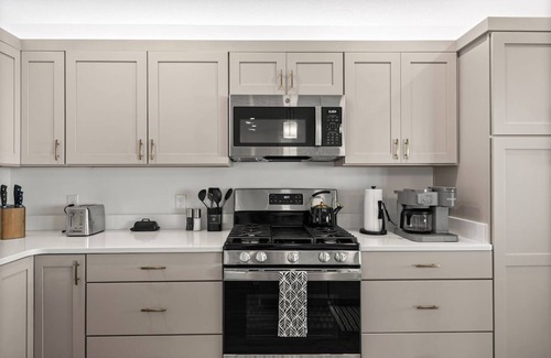 Sumter County House | Chic Villages 3BR | King Suite | Patio & Golf Cart