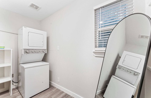 Highland Apartment | Chic West Downtown studio w/washer&dryer