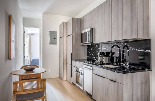 Williamsburg Apartment | Chic Williamsburg 2BR w/W/D, nr Domino Park, by Blueground
