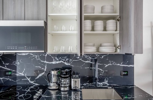 Williamsburg Apartment | Chic Williamsburg 2BR w/W/D, nr Domino Park, by Blueground