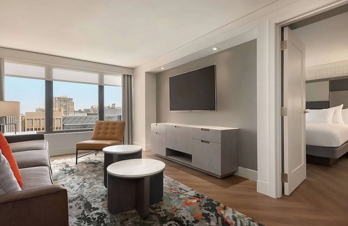 Streeterville Hotel | Chicago Gem! 4 Convenient Units, Onsite Pool, Close to Ohio Street Beach