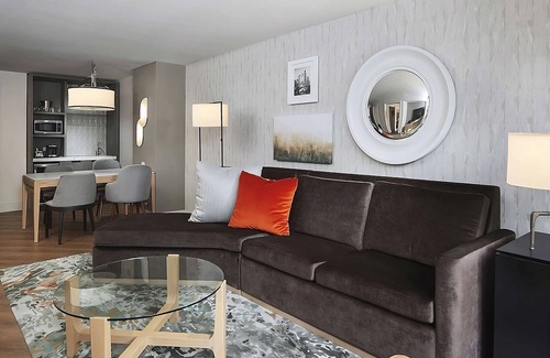 Streeterville Hotel | Chicago Gem! 4 Convenient Units, Onsite Pool, Close to Ohio Street Beach