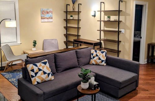 Belmont Cragin House | Chicago Home- 4 bd 3 ba- 1 spot in the garage. 30 mins to downtown.