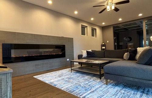 East Village Condo | ChiCasa West Town Paradise