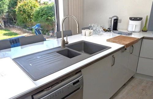 Chichester House | Chichester House I Secure Garden with Hot Tub I Parking I Near Local Beaches