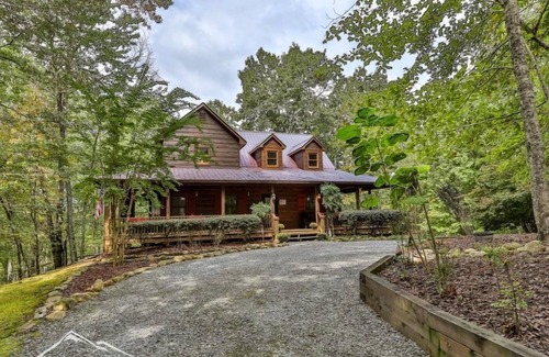 Eagle Mountain Cabin | Chicken Coop-3/3, Paved Roads, hot tub, dog friendly, FENCED, WIFI, 5 acres