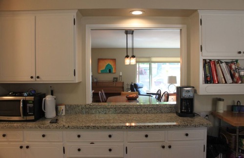 Chico House | Chico Family Retreat with Pool~Bocce~Hot-tub~Lounge. Near park, downtown & CSU