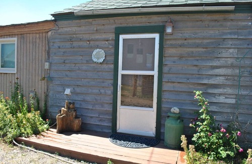 Pray Apartment | Chico Peak cabin near Yellowstone and Chico Hot Springs