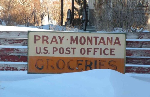 Pray Apartment | Chico Peak cabin near Yellowstone and Chico Hot Springs