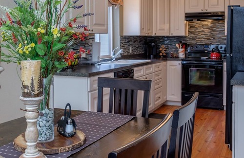 Livingston House | Chicory on the Yellowstone - Located on the Yellowstone River with a hot tub!