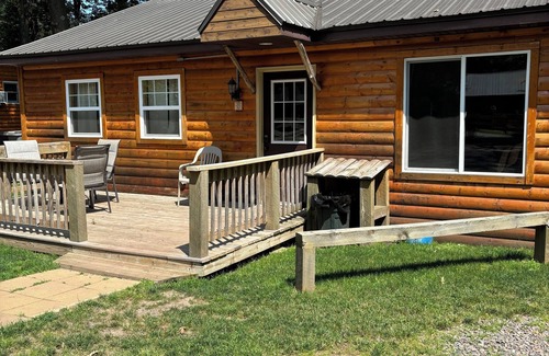 Chief Lake Cabin | Chief Lake Lodge Resort Cabin #8