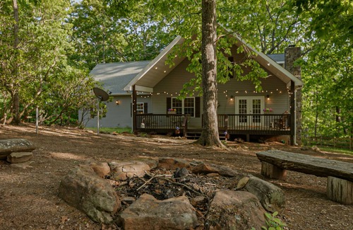 Clarkesville House | Chieftan Tribe - Seculded Family Home with Firepit and Gameroom
