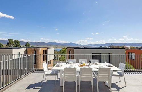 Jindabyne House | Chilam C embraces open plan living with a combined kitchen/dining/living area