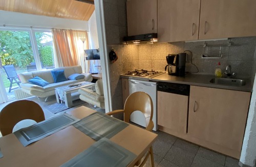 Bruinisse House | Child-friendly comfort holiday home, corner plot, by the sea, free WLAN