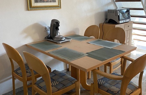 Bruinisse House | Child-friendly comfort holiday home, corner plot, by the sea, free WLAN