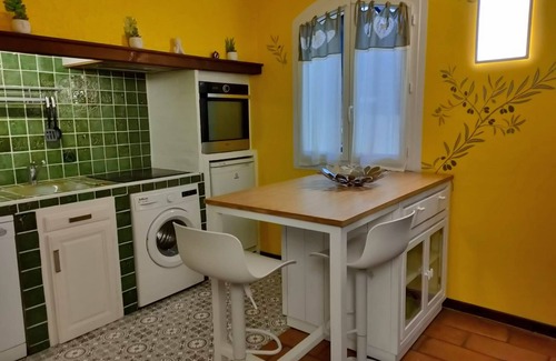 Bagnols-en-Foret House | Child-friendly holiday home with pool