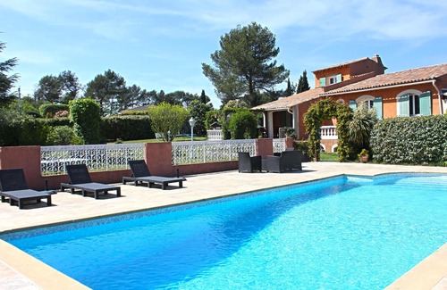 Bagnols-en-Foret House | Child-friendly holiday home with pool