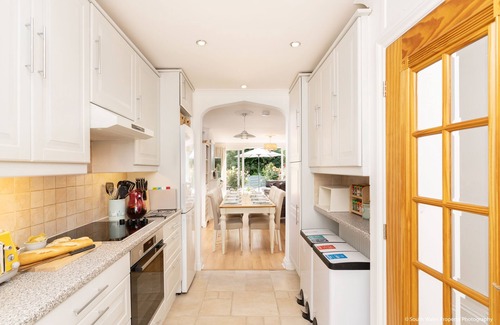 Mumbles House | Child friendly house with private parking near the Mumbles seafront.