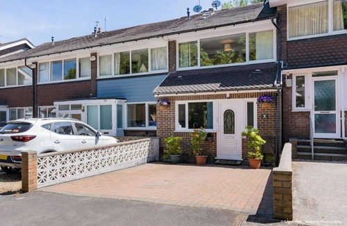 Mumbles House | Child friendly house with private parking near the Mumbles seafront.