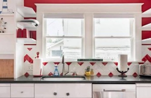 Eastside House | Child & Pet friendly: Catherine’s Charming Cottage