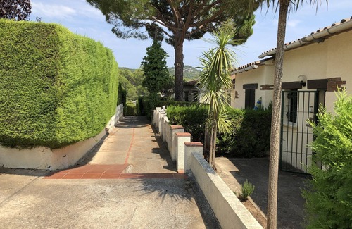 Torroella de Montgri House | Children are welcome in this quiet house on a hill