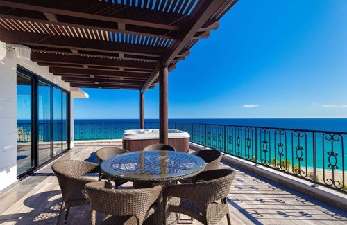 San Jose del Cabo Condo | Chileno Bay luxury 4 bedroom oceanfront suite with private balcony and hot tubs