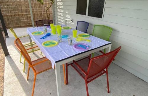 Portarlington House | Chill at our Igloo cottage - 100m stroll to beach