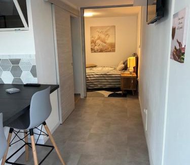 Sainte-Suzanne Apartment | CHILL HOME- T2 Aménagé